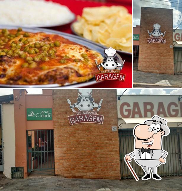 A imagem do Restaurante Garagem 367’s exterior e comida