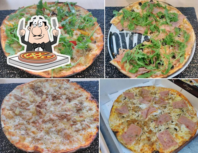 Order pizza at Il Vittoriano Pizzaria - Rio Tinto