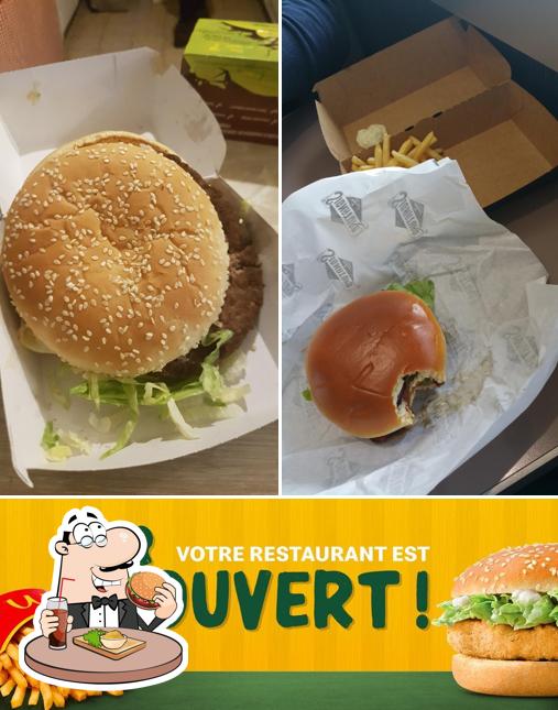 Commandez un hamburger à McDonald's