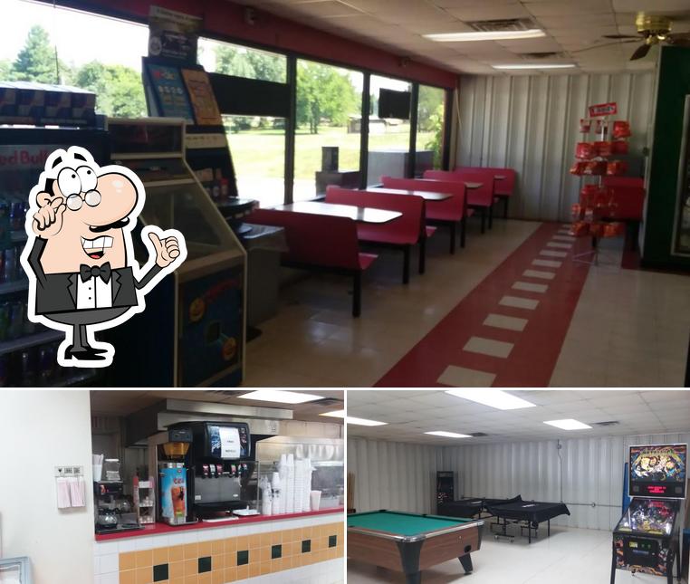 The interior of Tony's New Yorker Pizza Mocksville