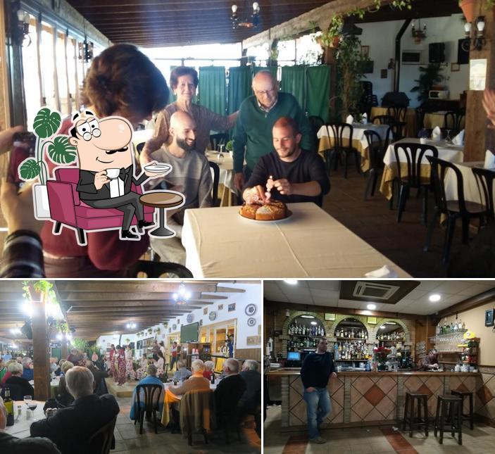 The photo of Restaurante Camping La Rosaleda’s interior and bar counter