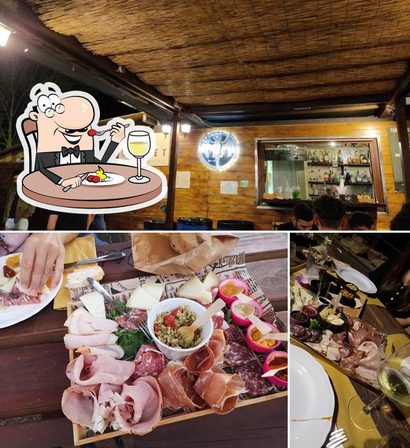 La foto della cibo e esterno di Chalet Parco di Canonica