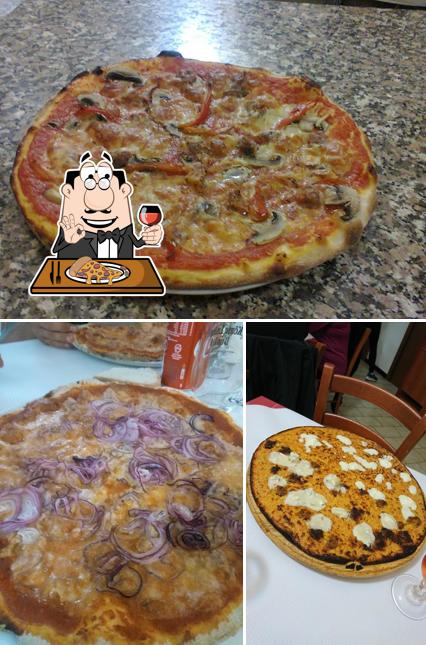 Scegli una pizza a La Caletta