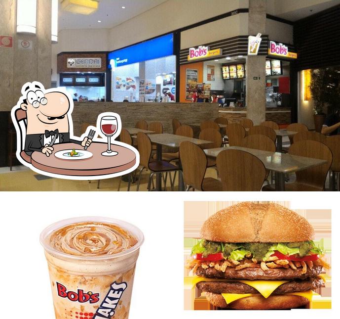 A imagem do Bob's’s comida e interior