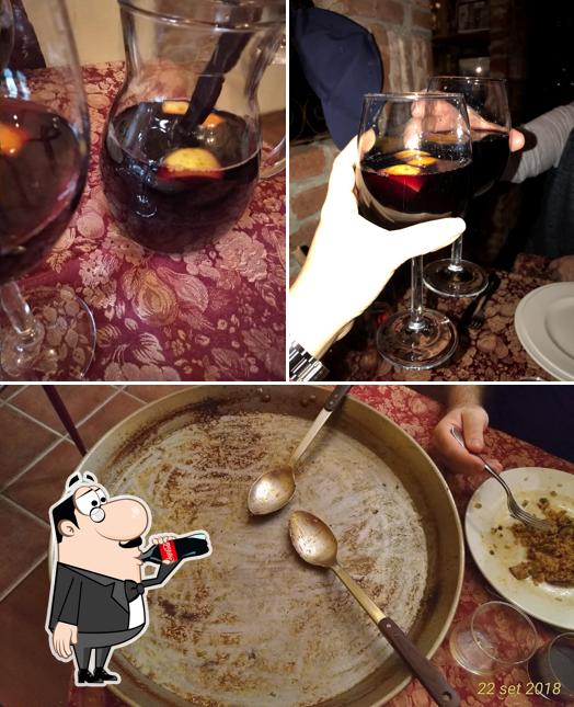 Voici l’image affichant la boire et nourriture sur La Paella