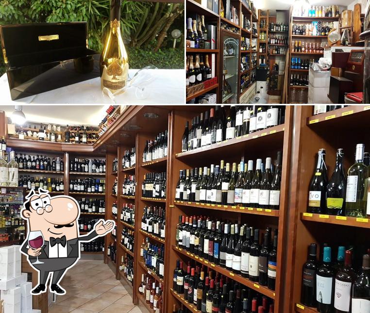 È gradevole prendersi un bicchiere di vino a Enoteca Ruvo