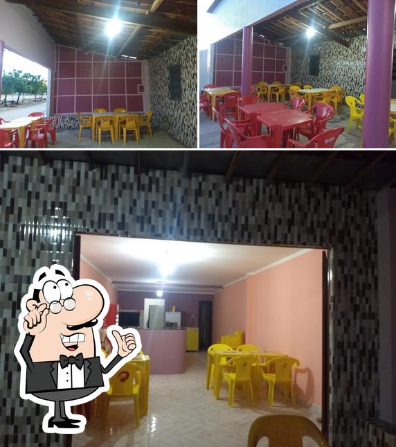 O interior do Point Da Pizza