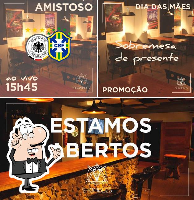 O interior do Shambles Steakhouse