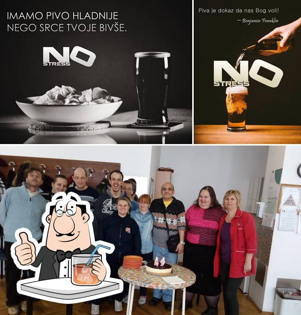 La foto della bevanda e torta di Cafe NoStress