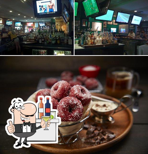 Mira las fotografías que hay de barra de bar y comida en Duffy's Sports Grill