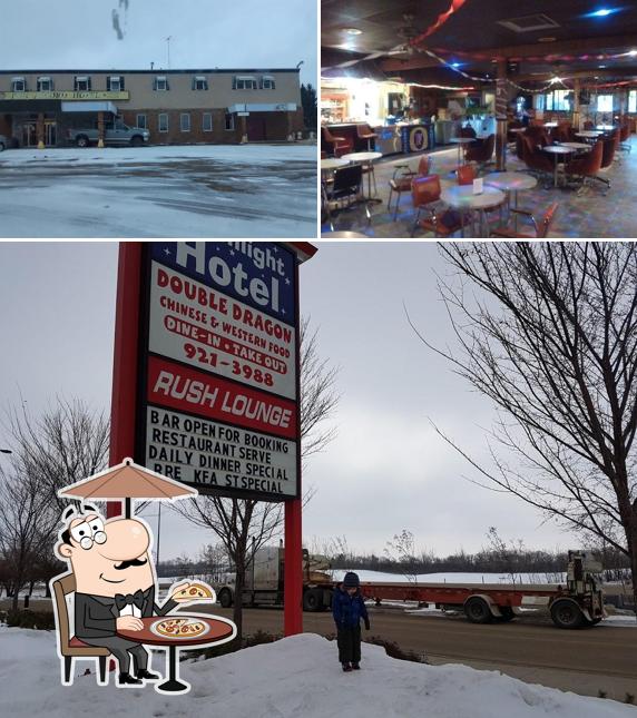 Jetez un coup d’oeil à l’image affichant la extérieur et intérieur concernant McRay's Roadhouse and Grill