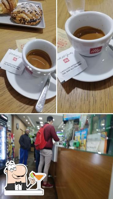 La immagine di bevanda e interni da Caffè al Volo