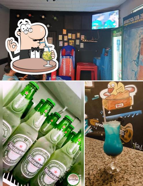 A imagem do Bar Do Jajá’s bebida e interior