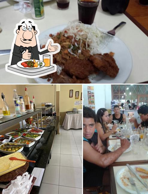 Confira a imagem ilustrando comida e interior a Frangoteria Paulista