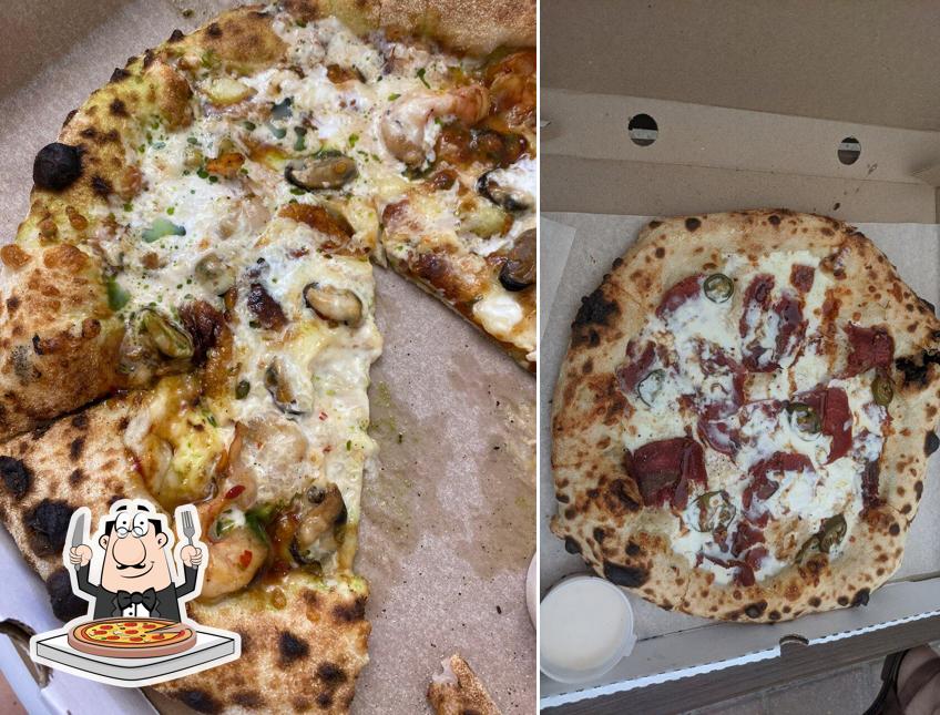 Get pizza at Итальянцы