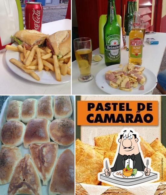 Comida en skina do pastel