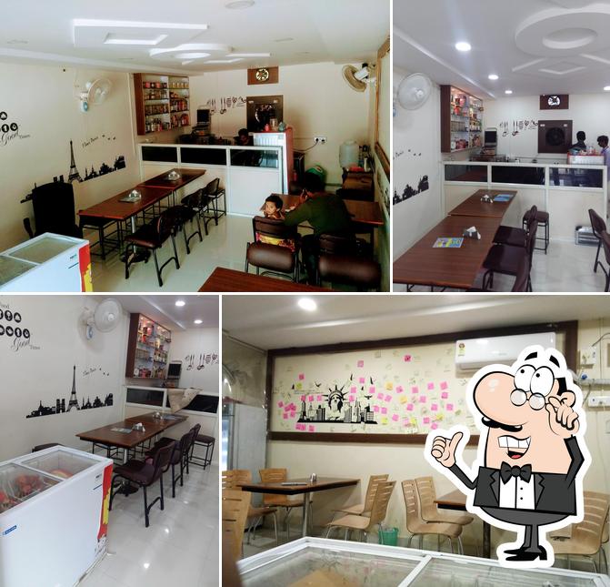The interior of Smack N Shake