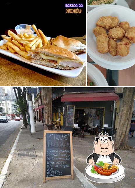 Esta é a foto ilustrando comida e quadro-negro no Boteco do Xexéu Comedy Club