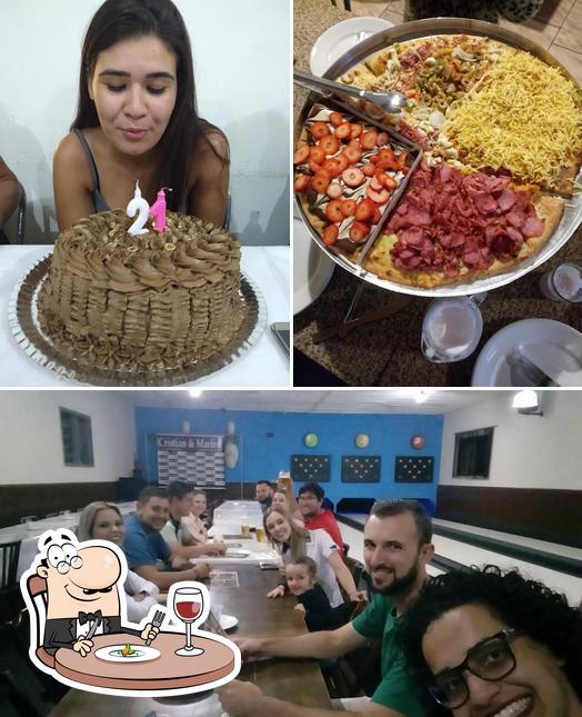 Esta é a foto apresentando comida e interior no Pizzaria Giovanna Araucária PR