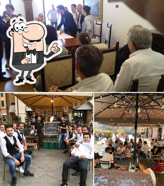 La foto della interni e cibo di Leon Bar