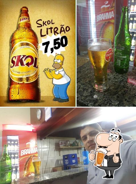 Você pode tomar um copo de cerveja leve ou escura