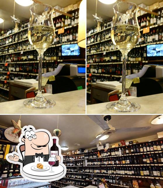 È gradevole prendersi un bicchiere di vino a Flli Zanobini