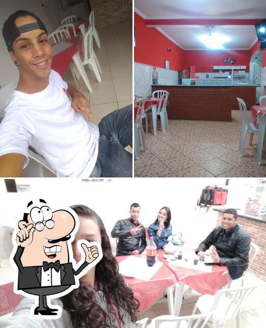 O interior do Pizzaria e esfiharia Oliveira