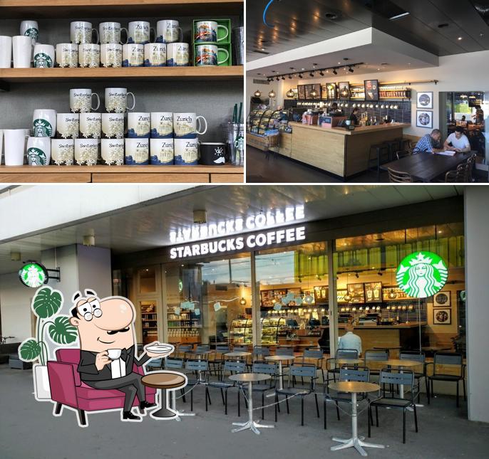 Gli interni di Starbucks