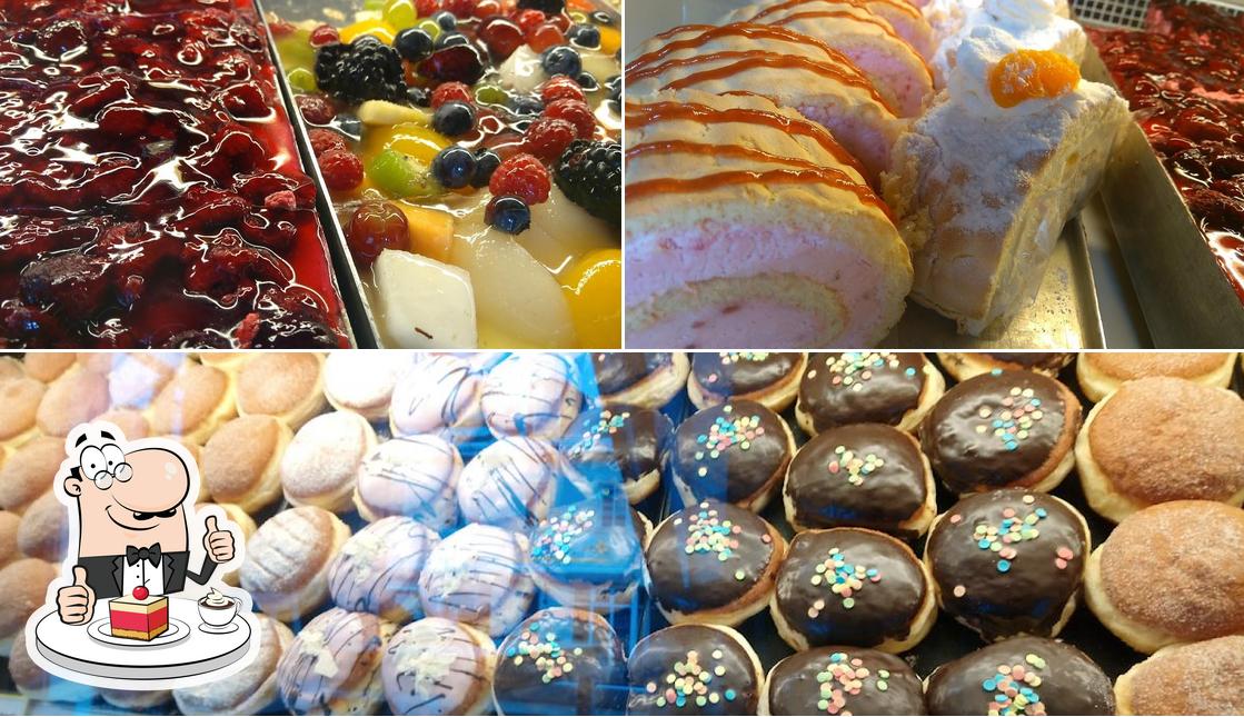 Bäckerei Martin bietet eine Mehrzahl von Desserts 