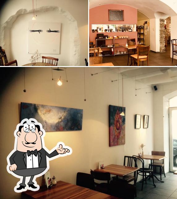 Dai un'occhiata agli interni di Café des Argiles