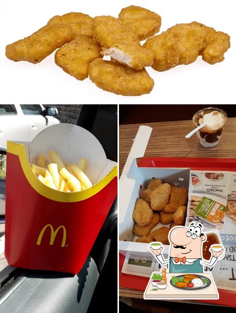 Еда в "McDonald's Restaurant"