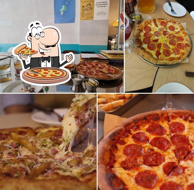 Pick pizza at 배두리광장 BEDURI SQUARE