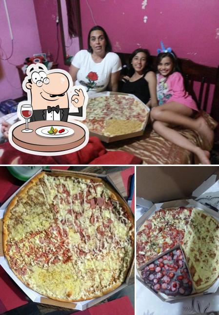 A imagem da comida e interior a Pizzaria Pé de Pizza