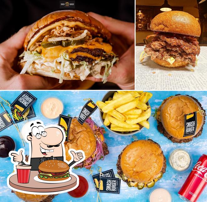 Ordina un hamburger a Smash Burger Place