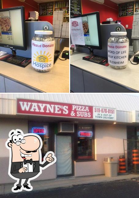 La photo de la intérieur et nourriture concernant Wayne's Pizza & Subs
