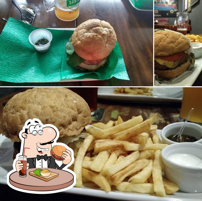 Peça um hambúrguer no Locomotiva Burger e Chopp