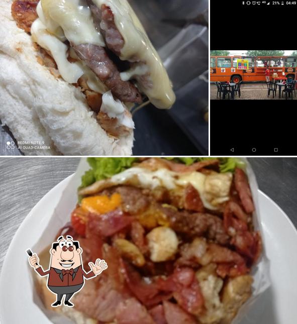 O Bom Dogs Lanches se destaca pelo comida e interior