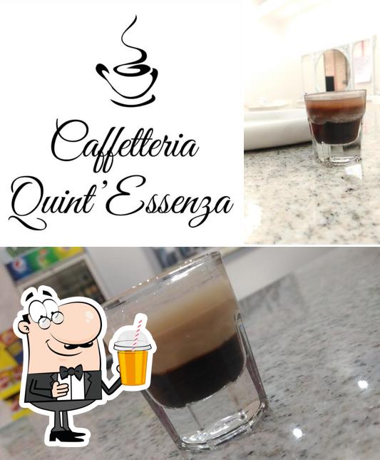 Goditi qualcosa da bere a Caffetteria Quint' Essenza