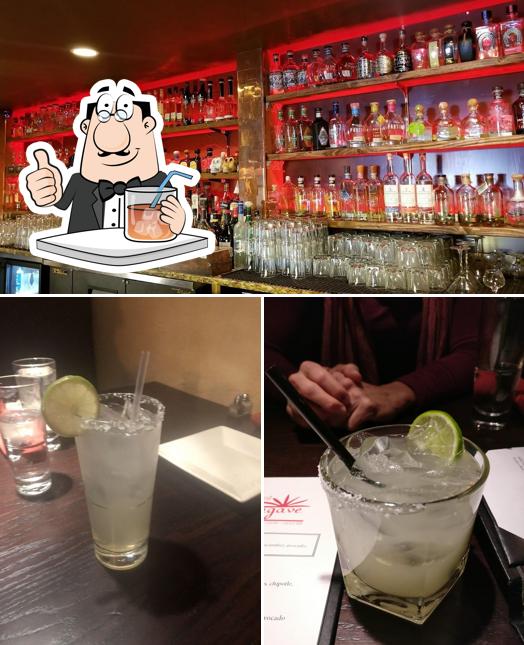 Las fotos de bebida y barra de bar en Red Agave Tequileria Cocina Calaca Bar