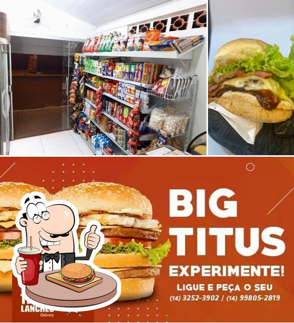 Hambúrguer em Titus lanches delivery