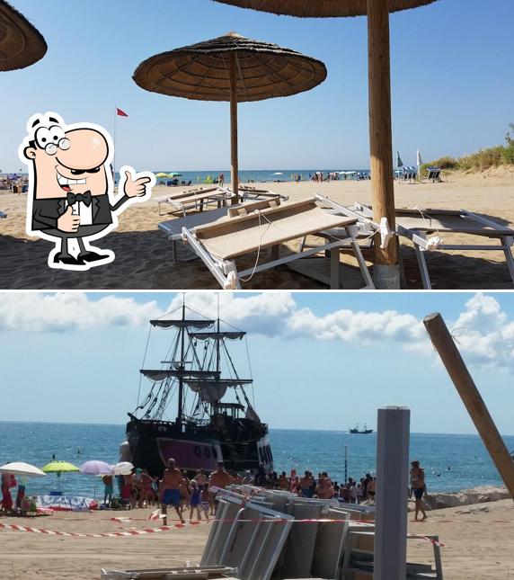 Voir l'image de Beach Bar