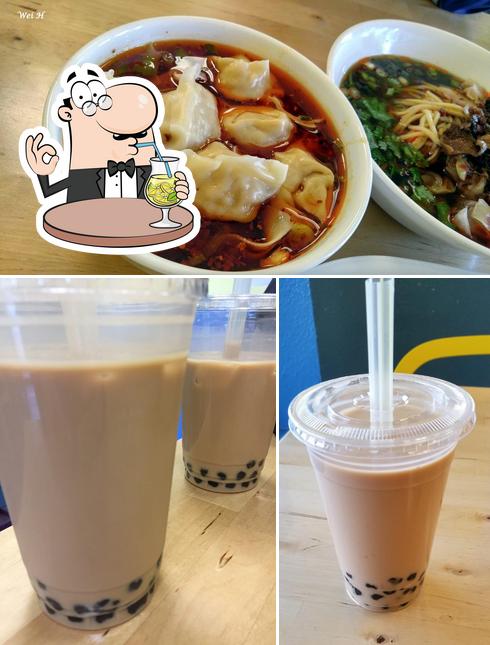 Помимо прочего, в Tian Fu Noodle / DIY Hotpot есть напитки и еда