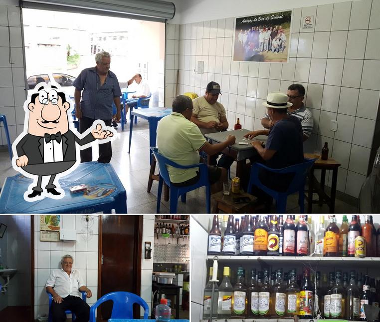 Esta é a foto apresentando interior e cerveja no Bar do Sinval