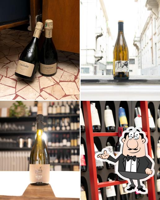 Tra le diverse cose da CRU Wine Club & Shop si possono trovare la interni e bevanda