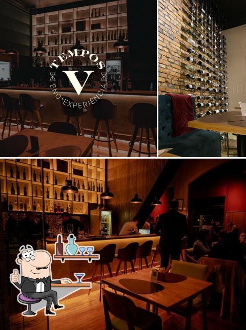 O interior do Tempo Bar de Vinhos e Gastronomia