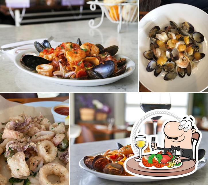 Отведайте блюда с морепродуктами в "Siamo Napoli Restaurant"
