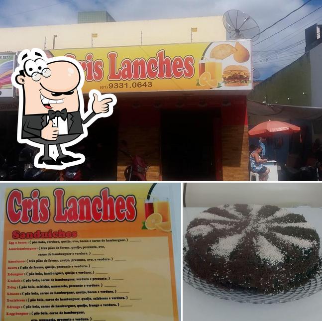 Look at this image of Cris Lanches