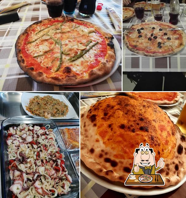 Prenditi una pizza a Pizzeria Cavallino Rosso