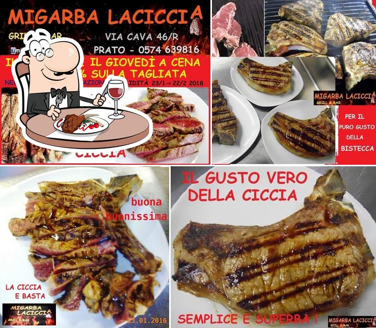 Ordina piatti di carne dal menu