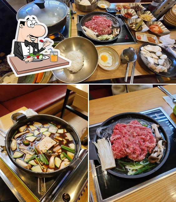 Еда в "PyeongYang Gogitjip"